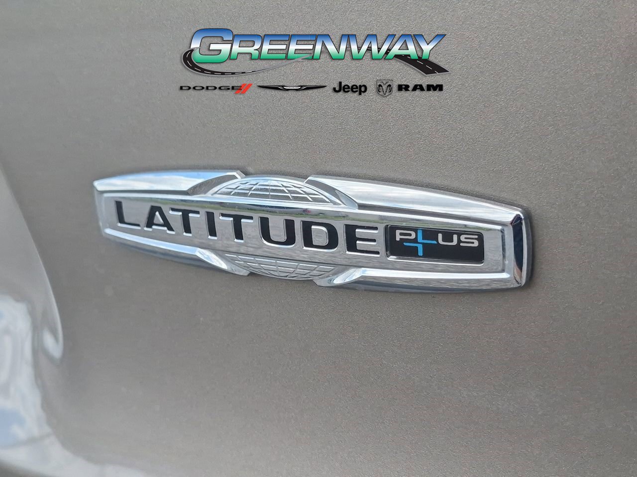 Used 2020 Jeep Cherokee Latitude Plus w/ Comfort/Convenience Group FWD image 32