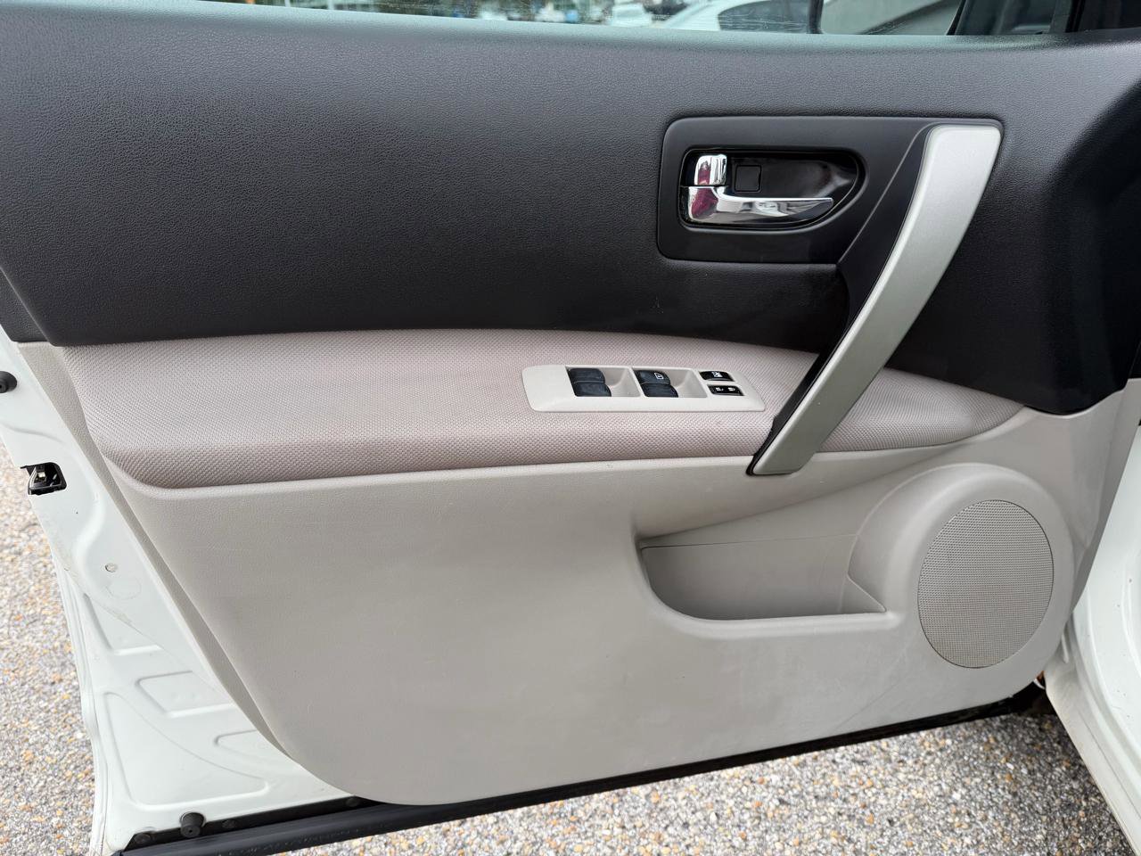 Used 2011 Nissan Rogue SV FWD image 26