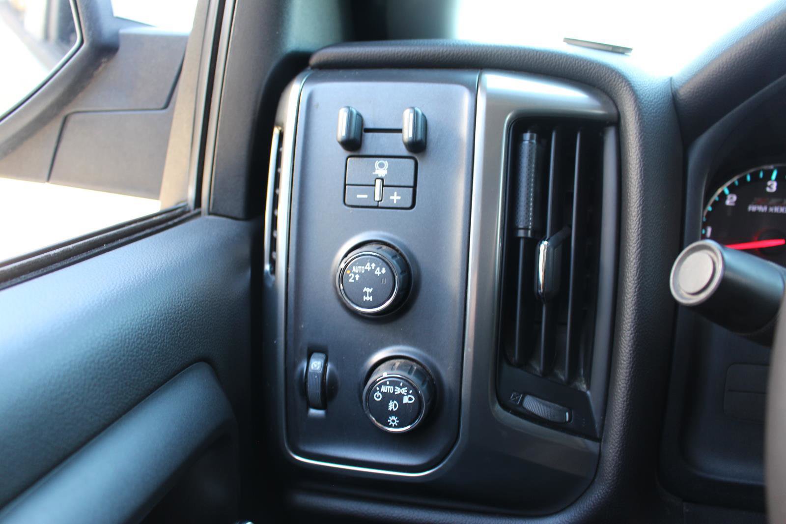 Used 2018 Chevrolet Silverado 1500 LT w/ All Star Edition image 26