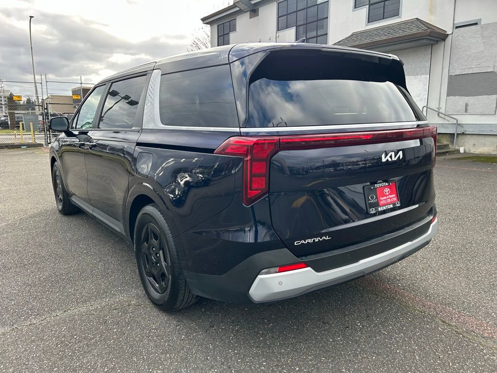 Used 2025 Kia Carnival image 7