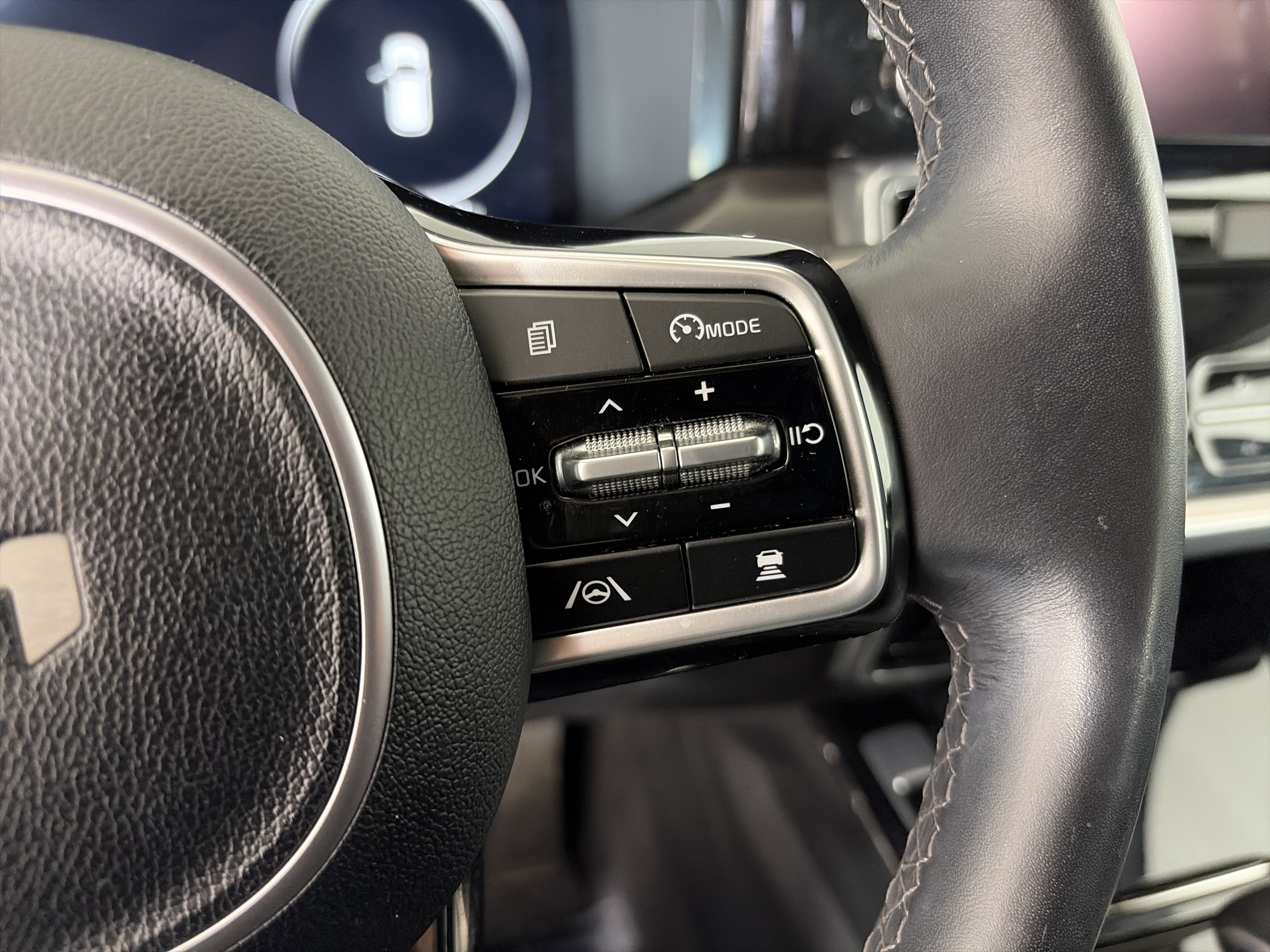 Certified 2023 Kia Sorento SX AWD/4WD image 37