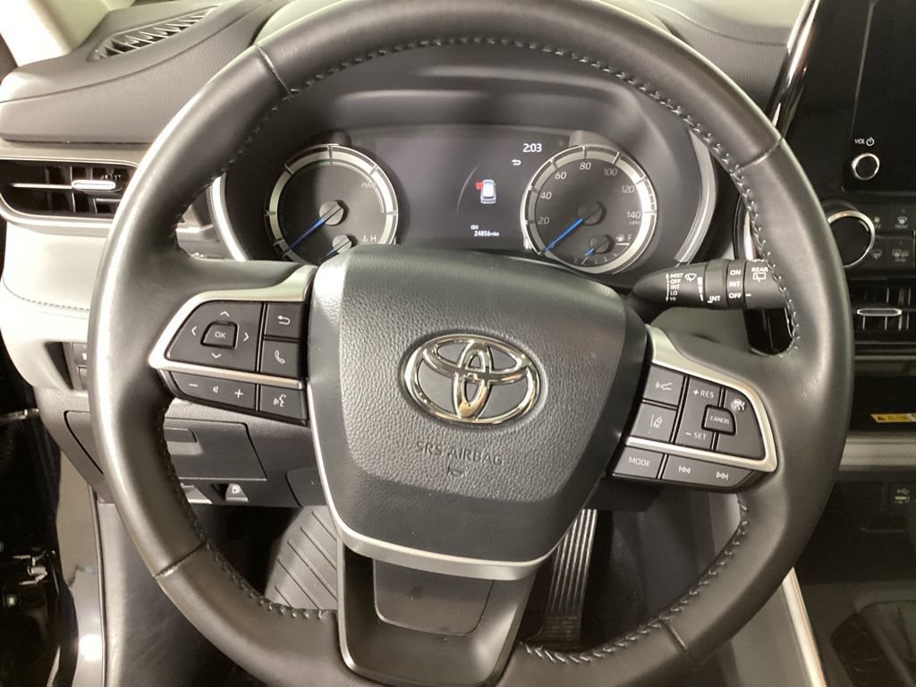 Used 2024 Toyota Highlander XLE AWD/4WD image 14