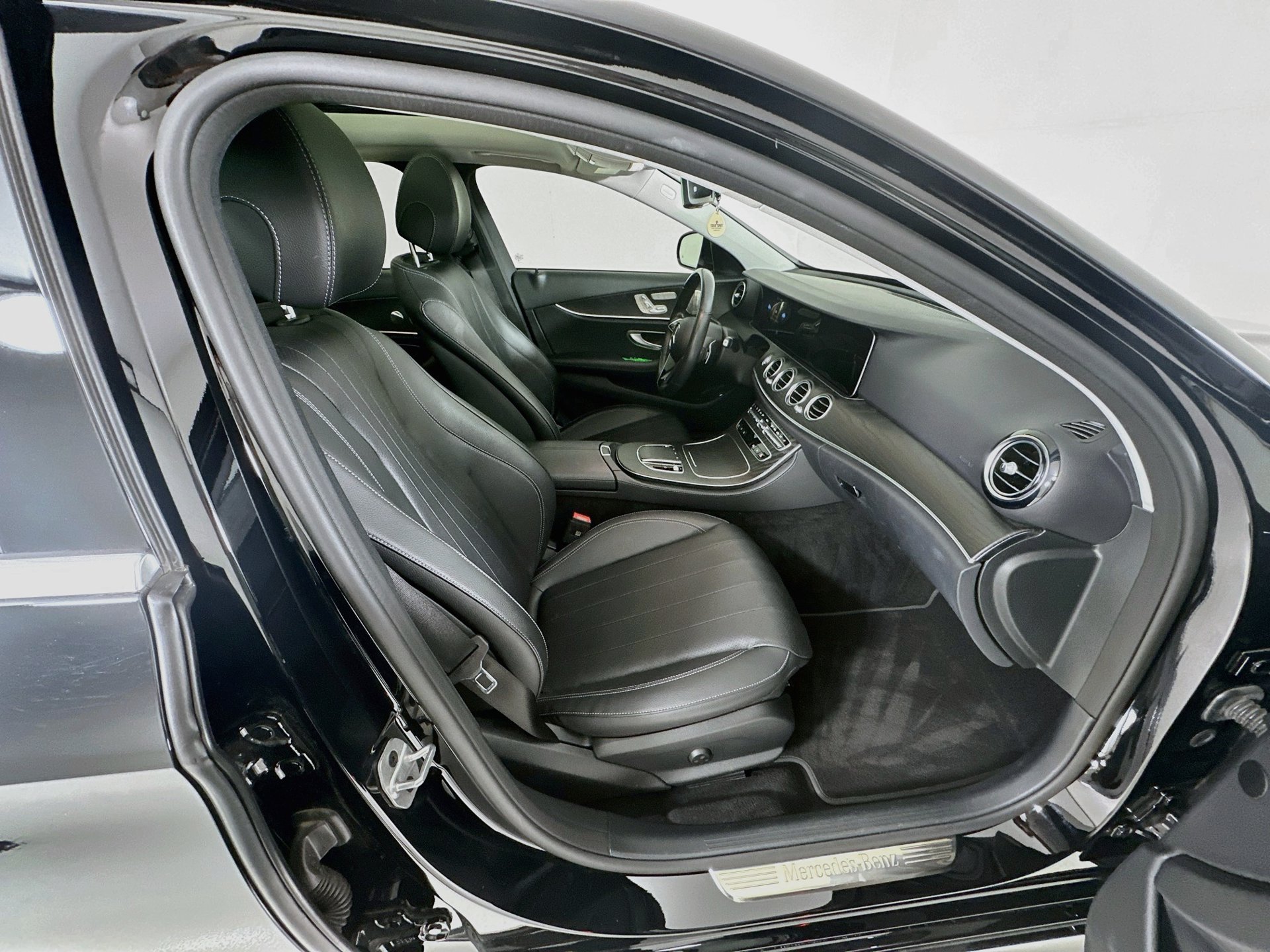 Certified 2023 Mercedes-Benz E 350 4MATIC Sedan image 32