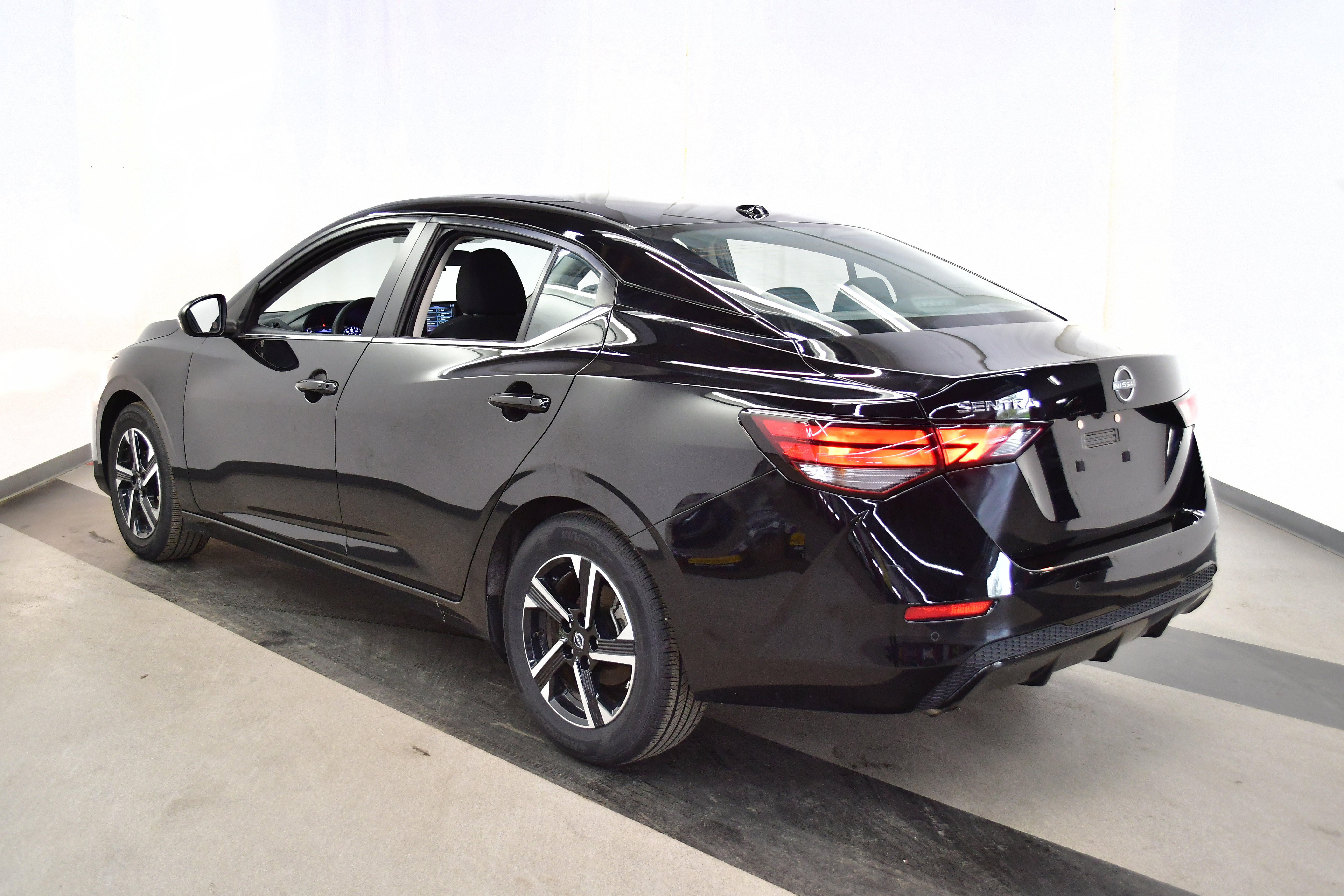 Used 2025 Nissan Sentra SV FWD image 5