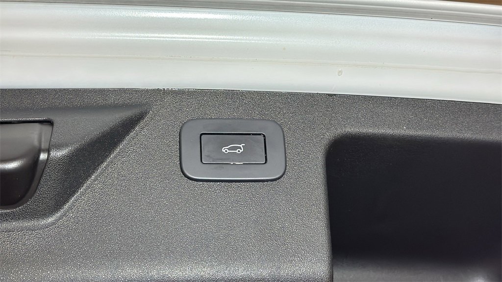 Used 2024 Land Rover Discovery Sport S image 16