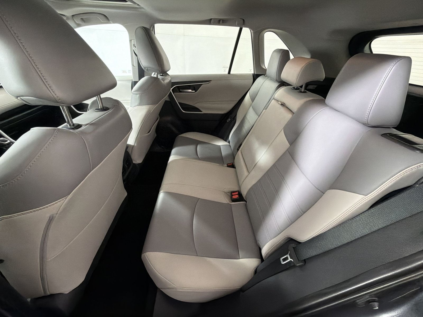 Used 2019 Toyota RAV4 XLE Premium w/ Cold Weather Package AWD/4WD image 24