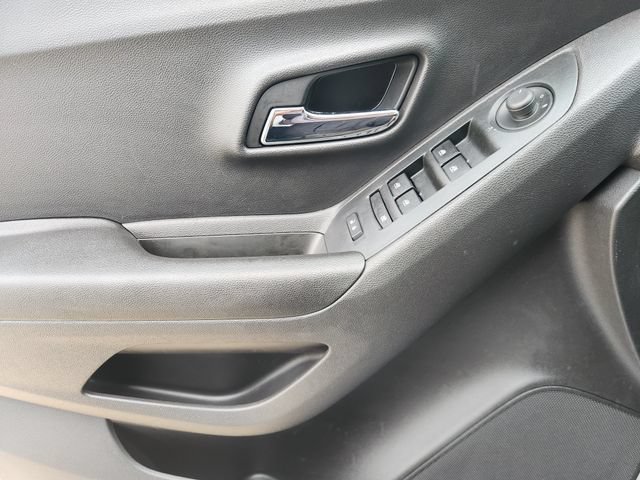 Used 2020 Chevrolet Trax LS FWD image 26