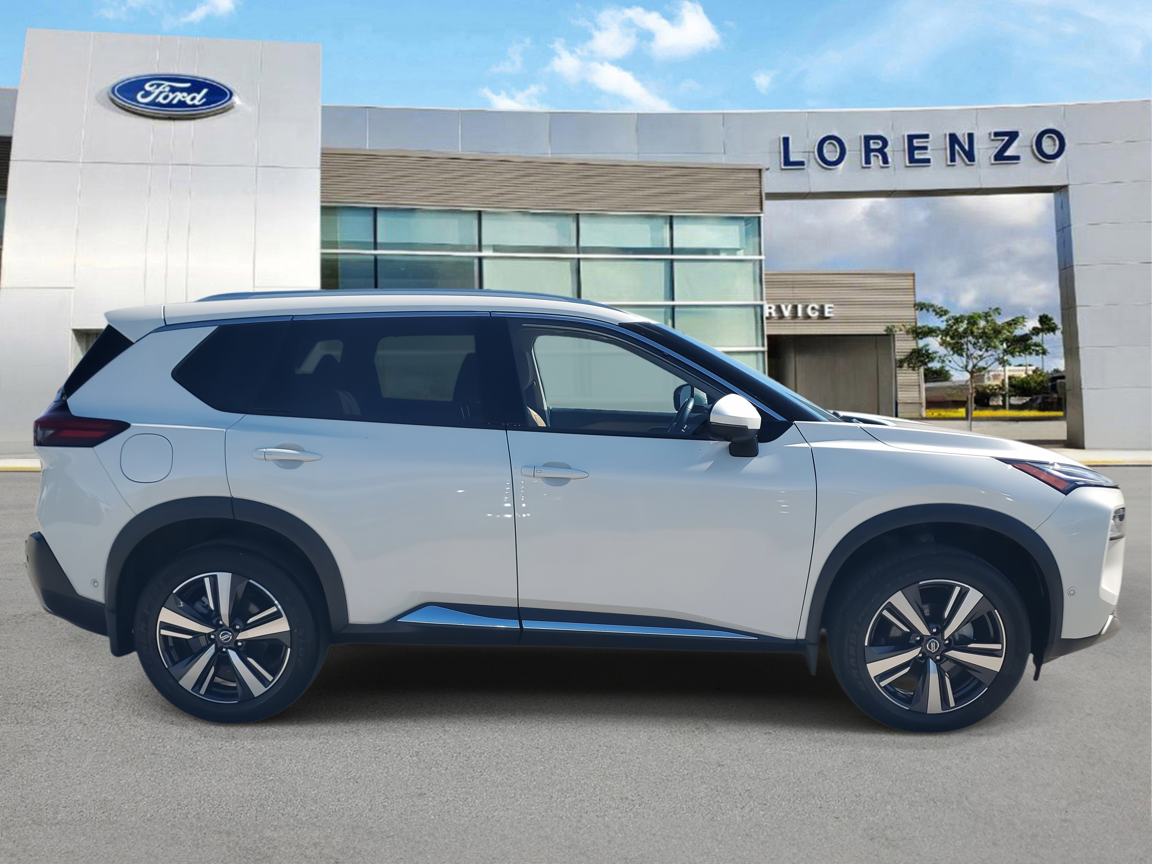 Used 2021 Nissan Rogue Platinum image 4