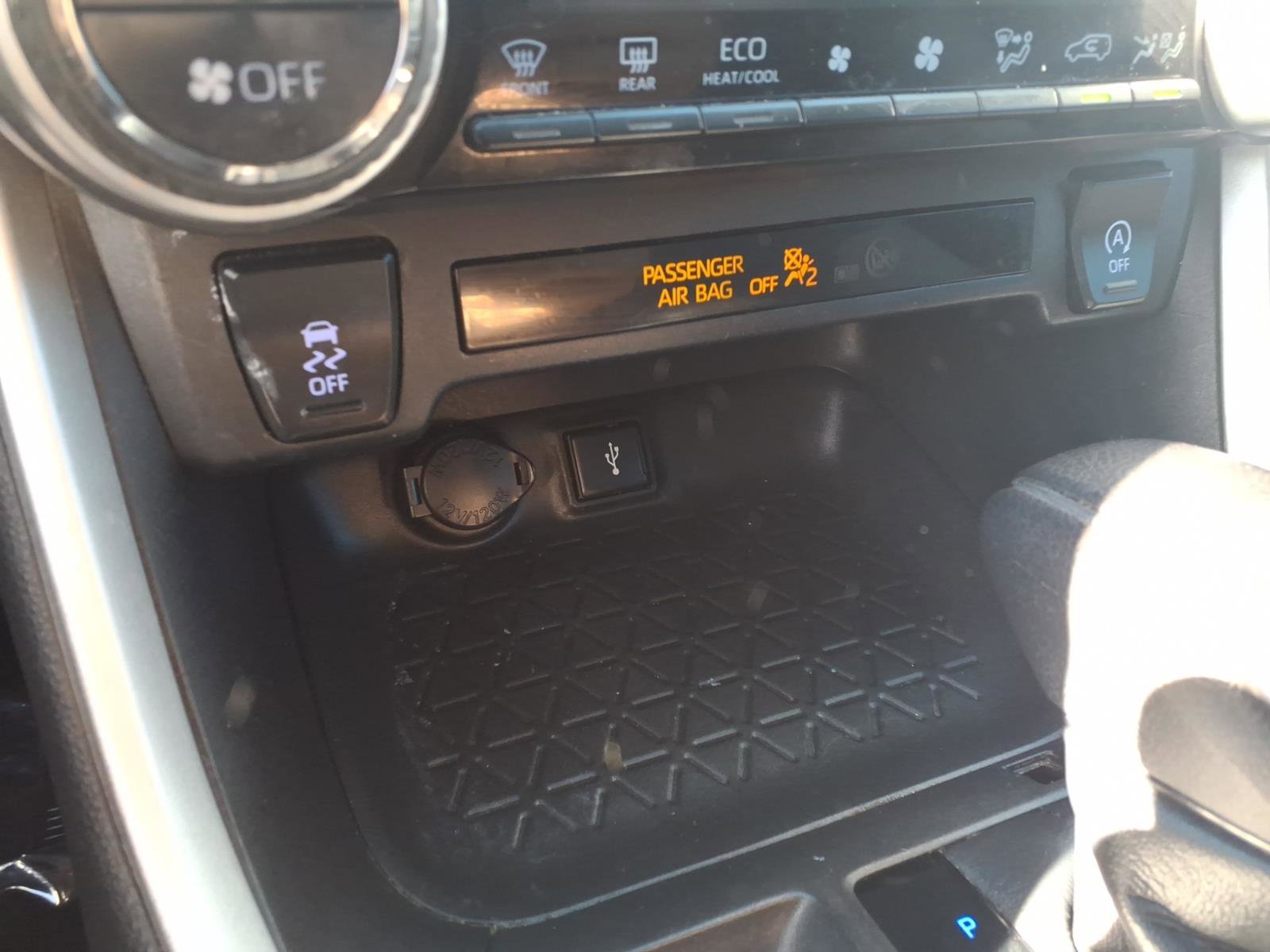 Used 2022 Toyota RAV4 XLE w/ Convenience Package image 15