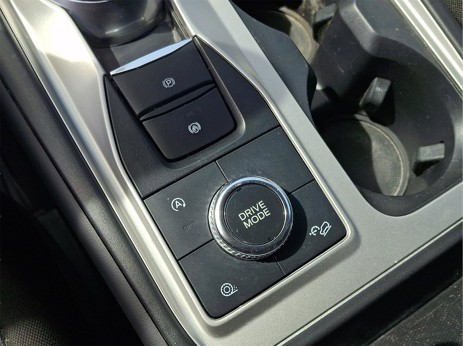 Used 2023 Ford Explorer XLT image 14