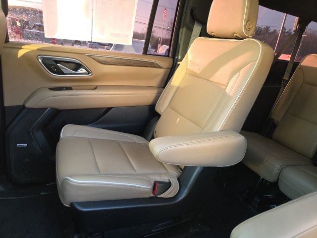 Used 2021 Chevrolet Suburban Premier w/ Premium Package image 24