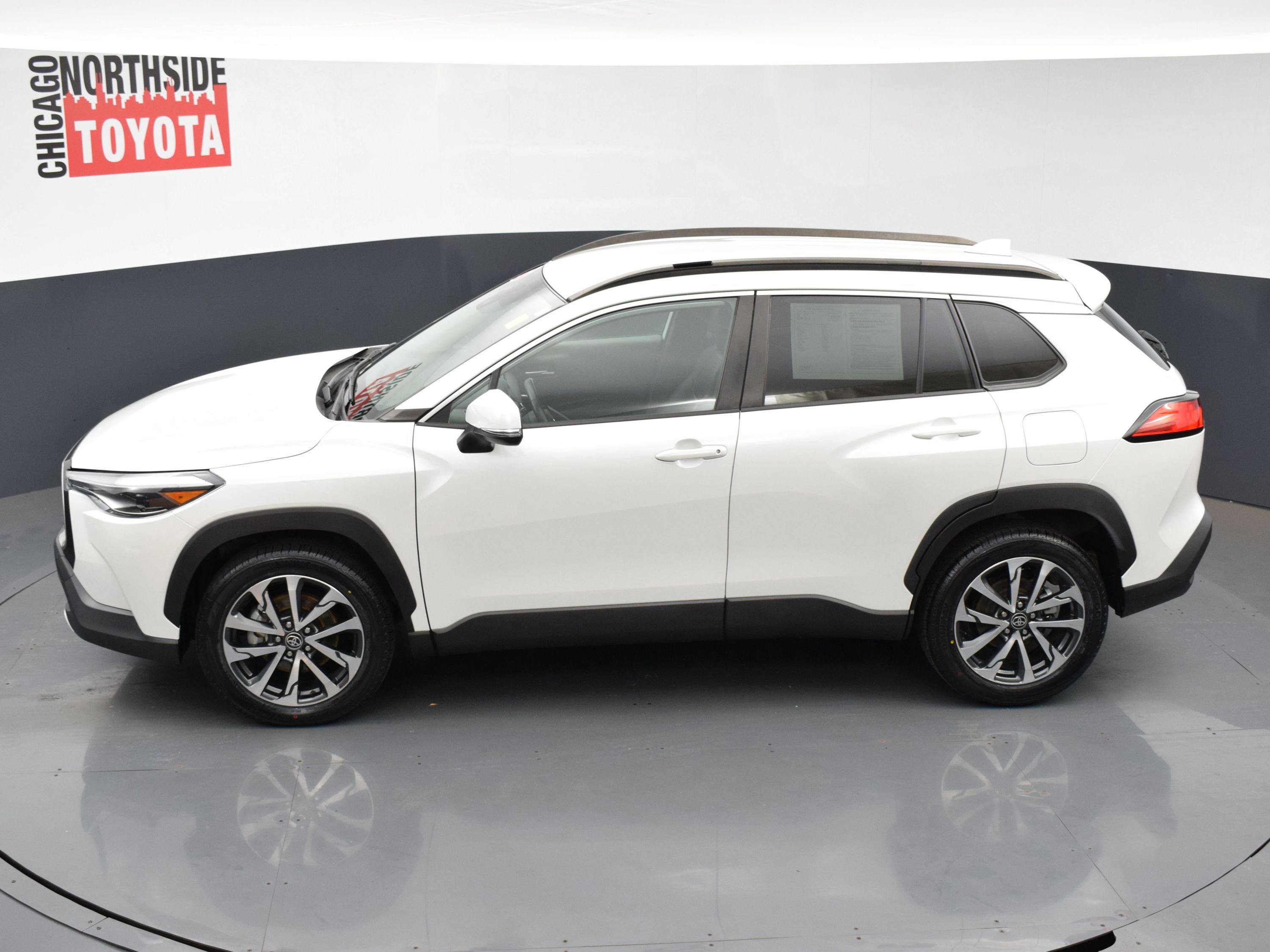 Used 2022 Toyota Corolla Cross XLE image 19