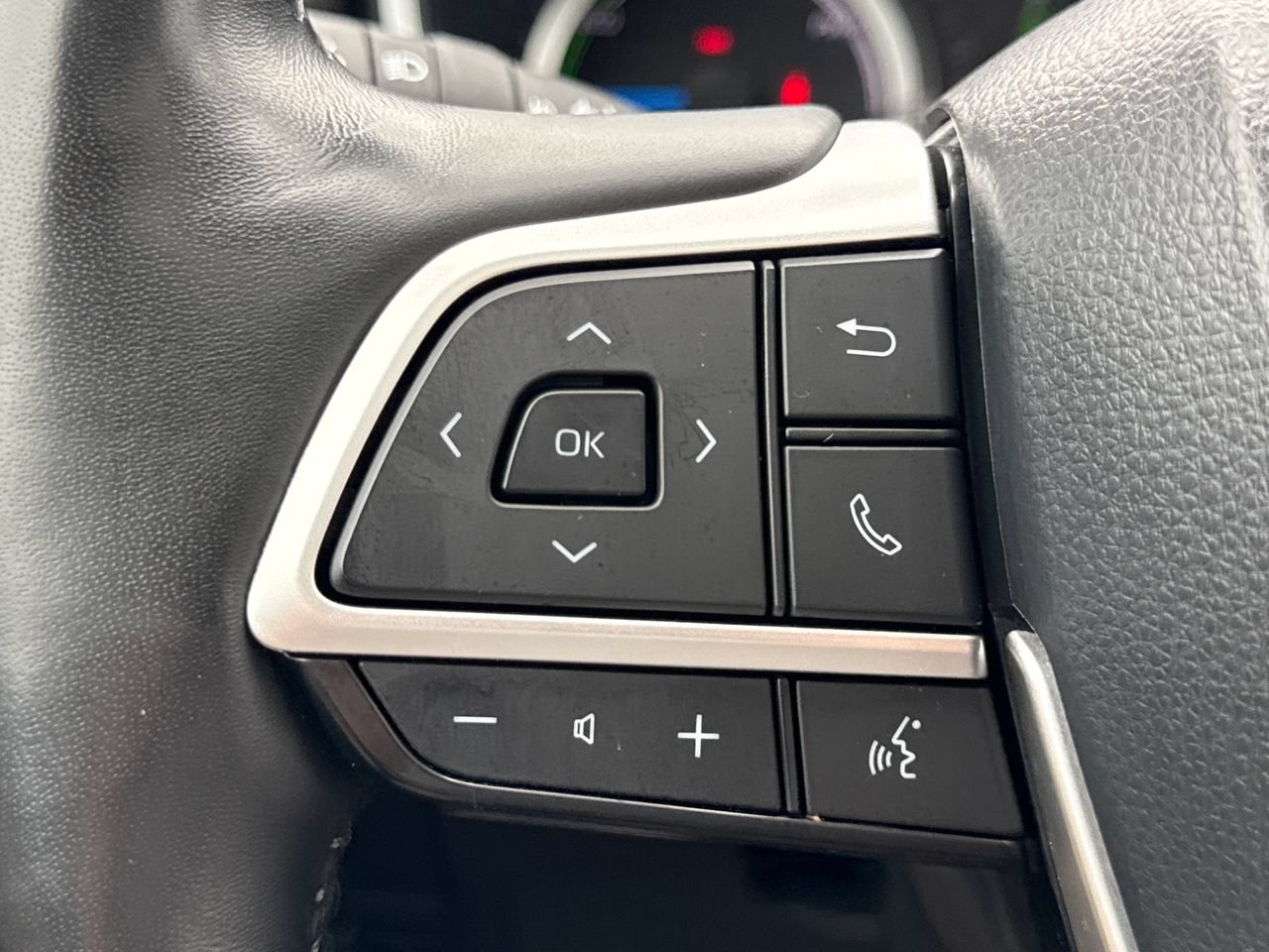 Used 2023 Toyota Highlander XLE AWD/4WD image 29