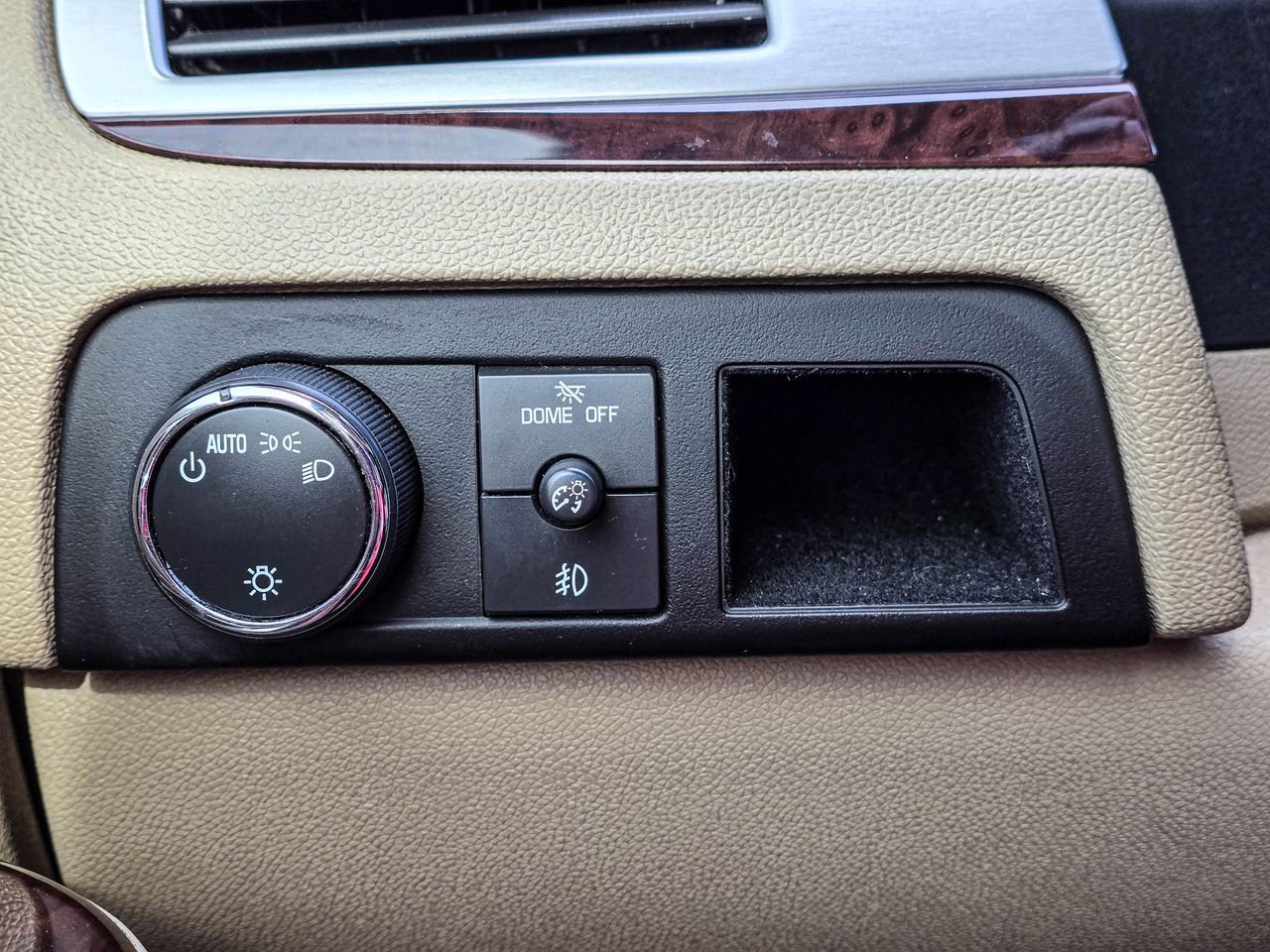 Used 2014 Cadillac Escalade Luxury AWD/4WD image 28
