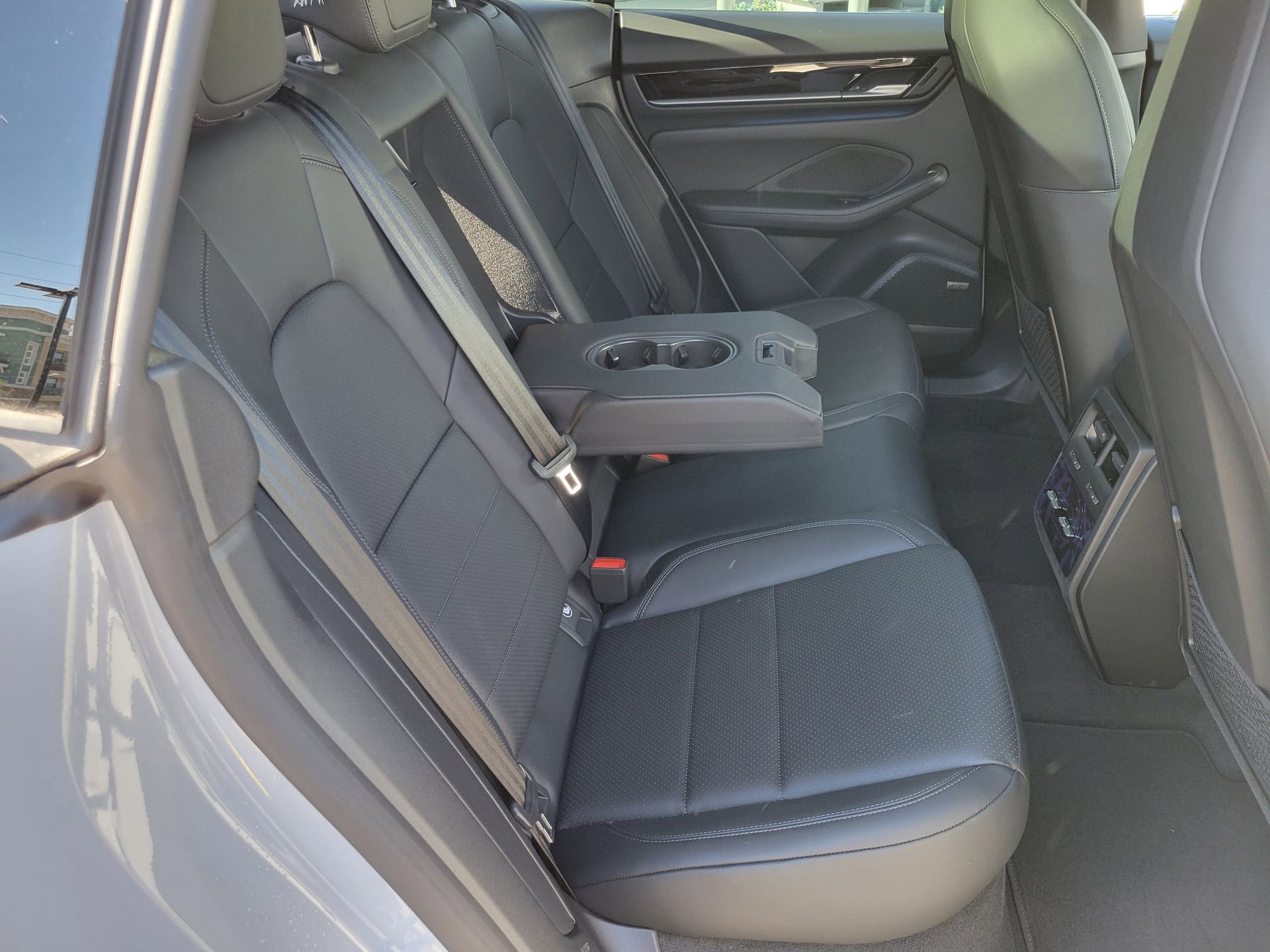 Used 2025 Porsche Macan Electric image 29