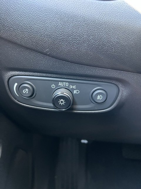 Used 2020 Chevrolet Equinox LT image 32