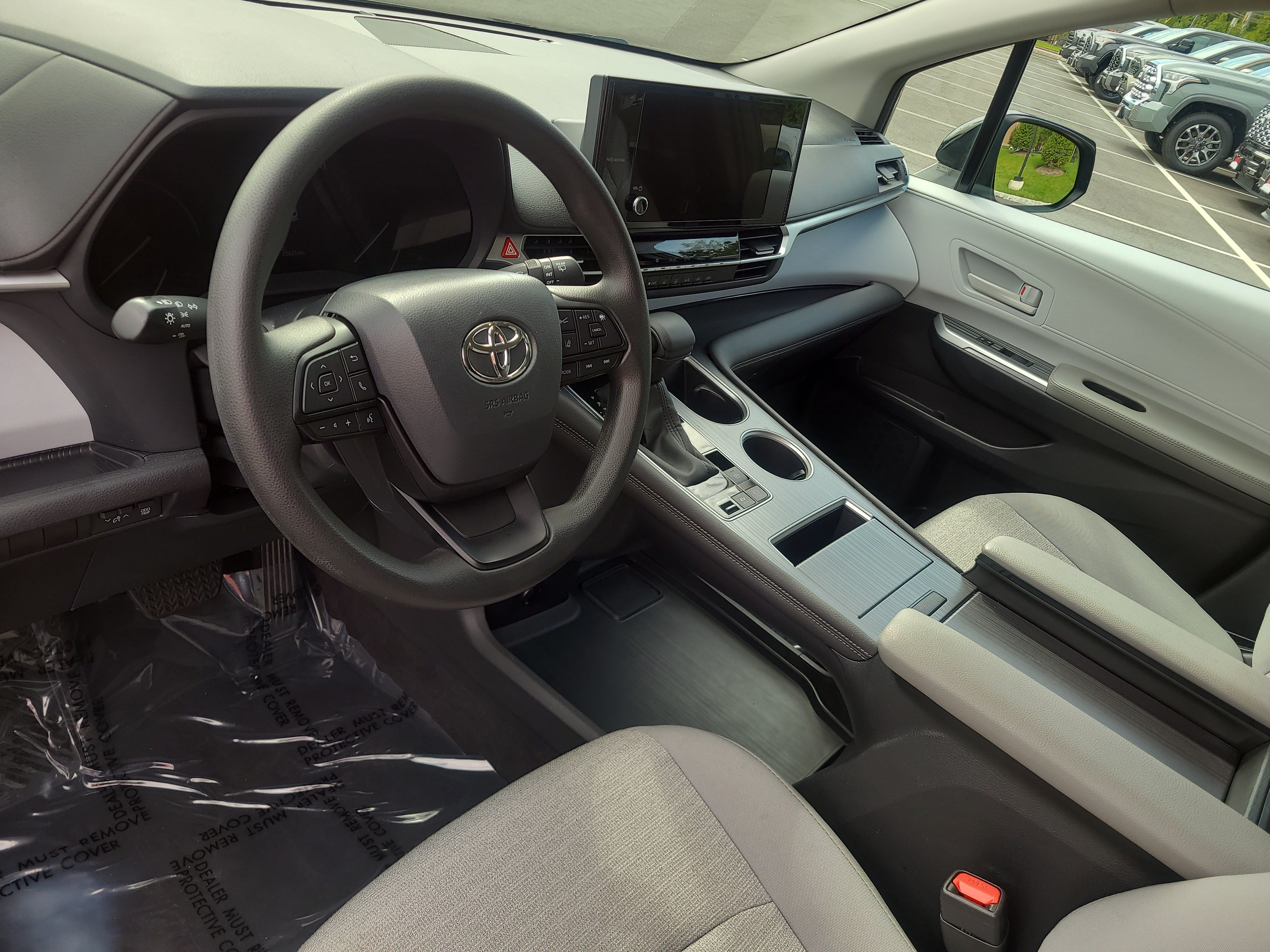 Certified 2025 Toyota Sienna LE FWD image 15