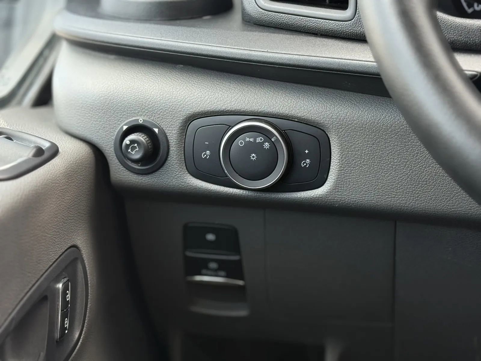 Used 2023 Ford Transit 250 Medium Roof AWD image 25