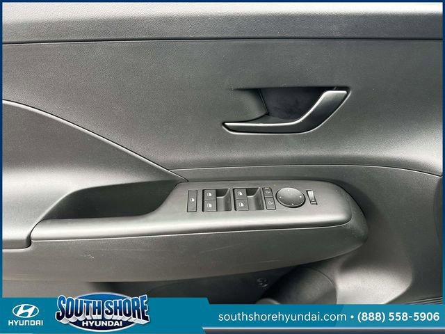 Certified 2025 Hyundai Kona SE image 17