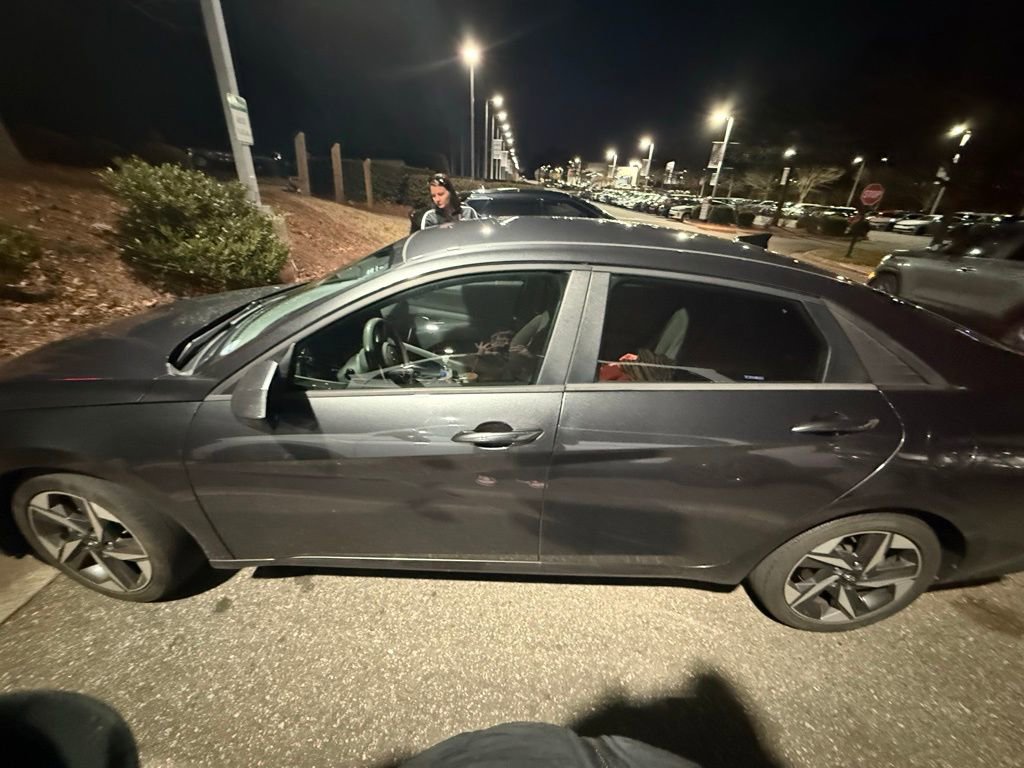 Used 2023 Hyundai Elantra SEL w/ Convenience Package image 3