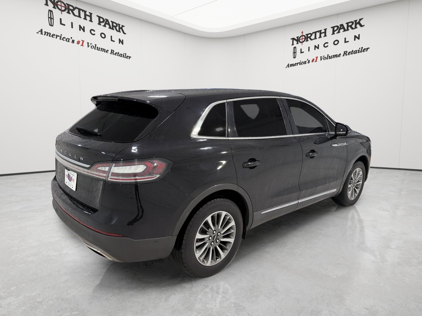 Used 2022 Lincoln Nautilus Reserve FWD image 5