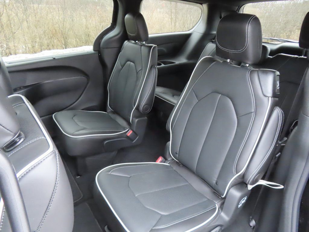 New 2026 Chrysler Pacifica Limited w/ S Appearance Package image 24