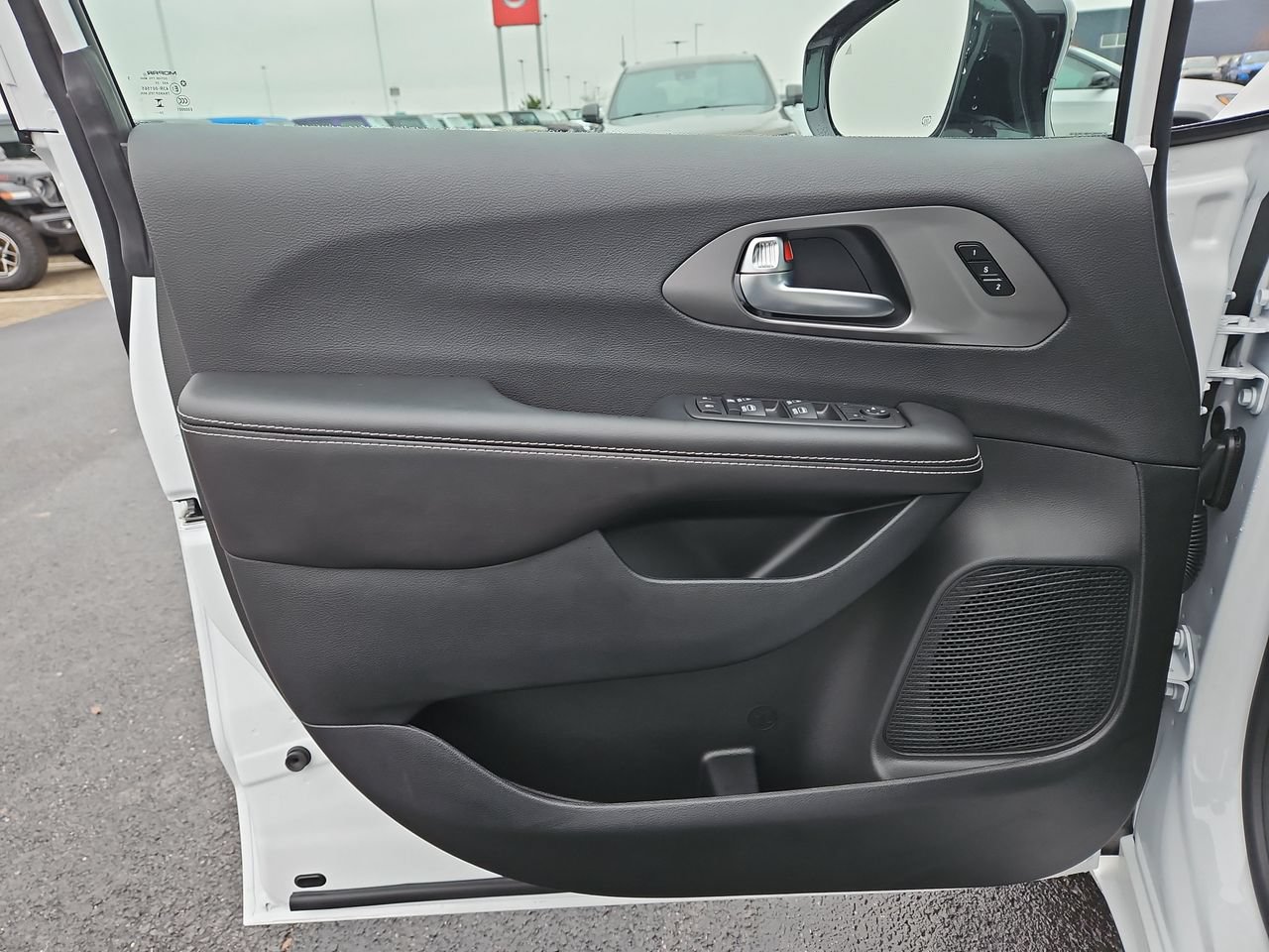 New 2026 Chrysler Pacifica Select w/ S Appearance Package FWD image 19