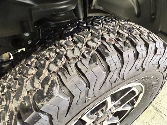 Used 2025 Jeep Wrangler Unlimited Rubicon AWD/4WD image 12