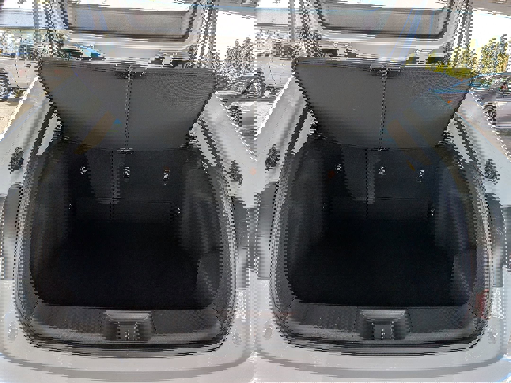 Used 2023 Toyota Prius LE FWD image 31