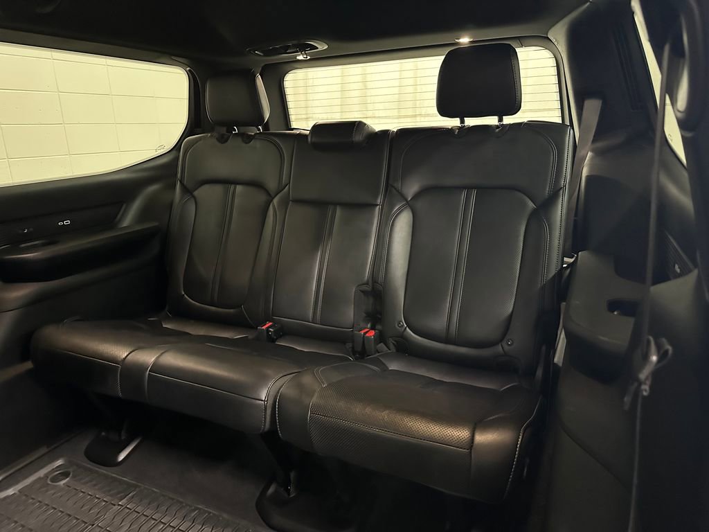 Certified 2024 Jeep Wagoneer Series III AWD/4WD image 40