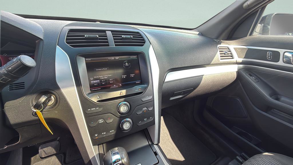 Used 2015 Ford Explorer XLT w/ Equipment Group 201A image 26