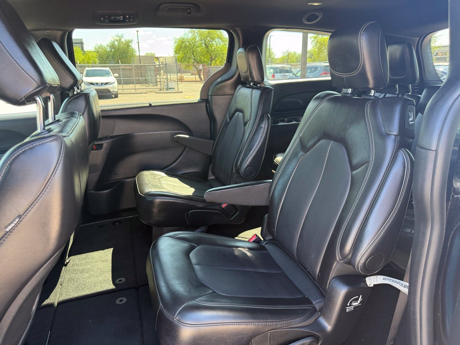Used 2025 Chrysler Pacifica Select FWD image 10