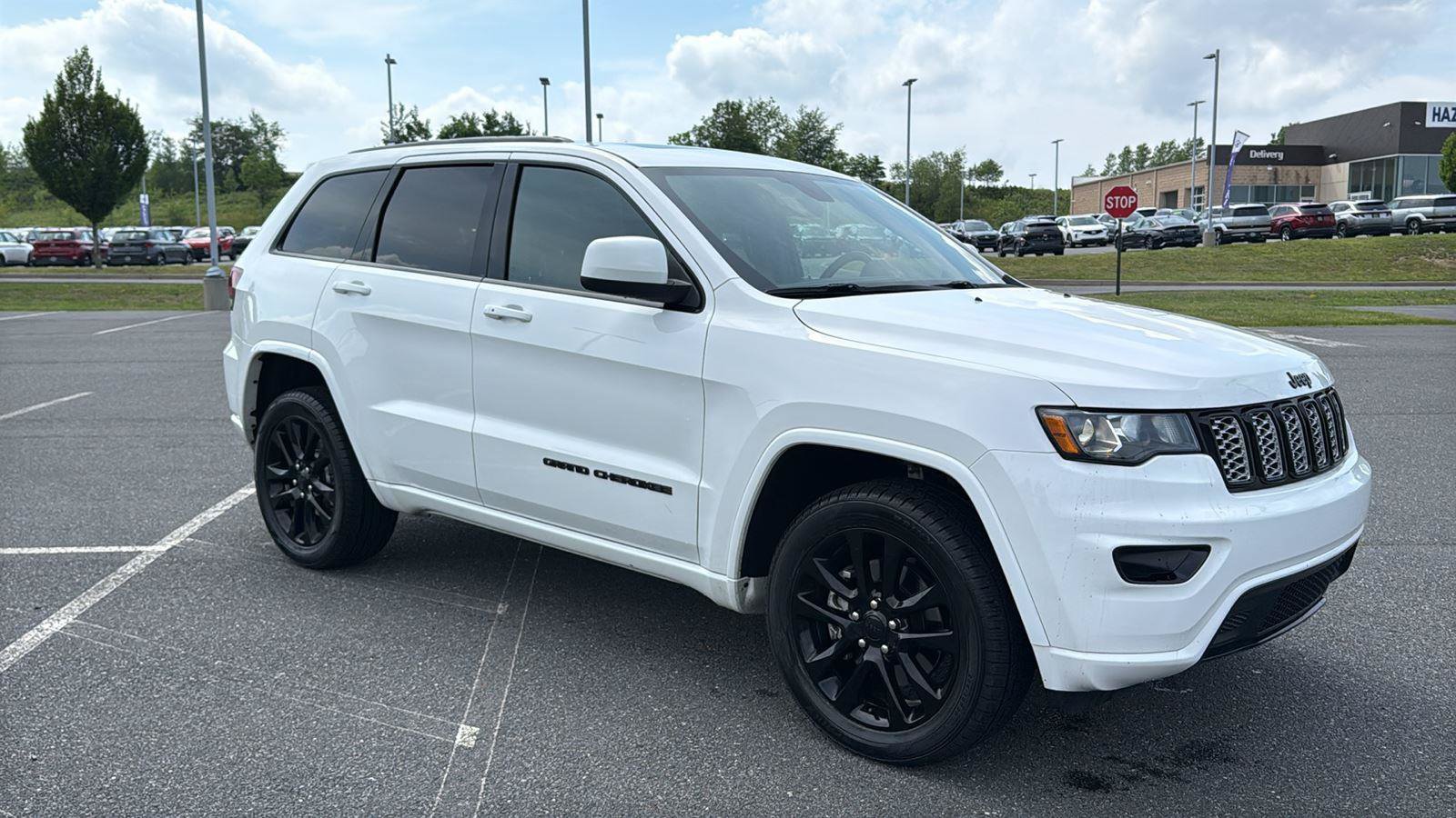 Used 2021 Jeep Grand Cherokee Laredo X AWD/4WD image 2