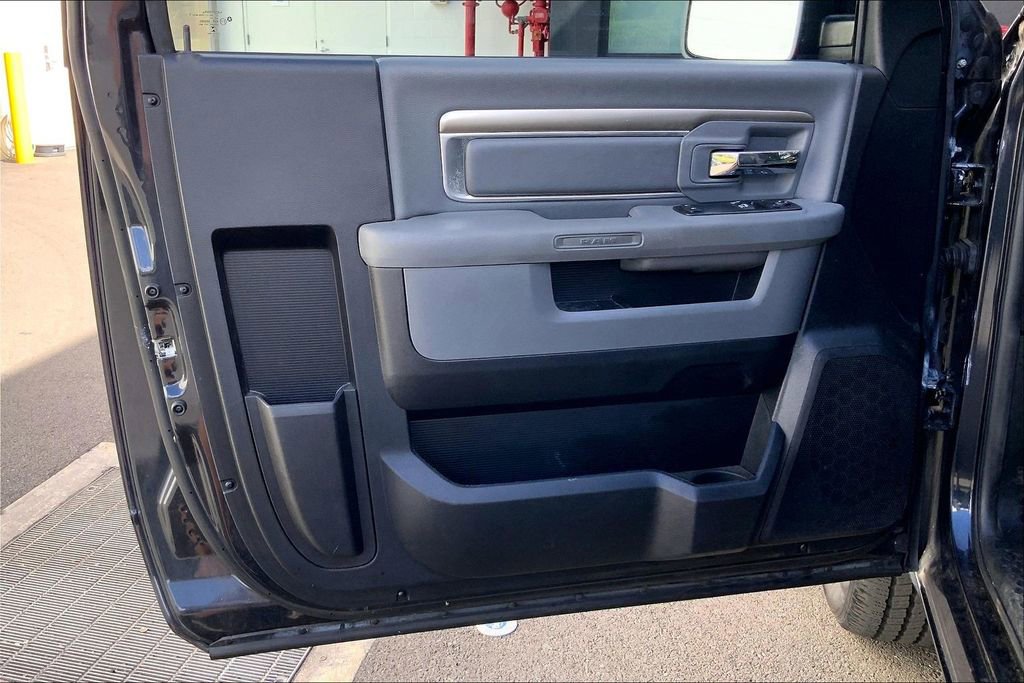 Used 2016 RAM 1500 Express RWD image 19