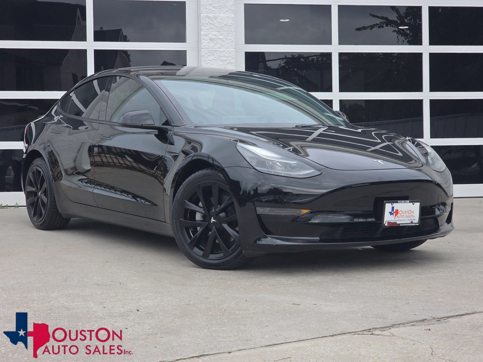 Used 2023 Tesla Model 3 Standard Range RWD image 1