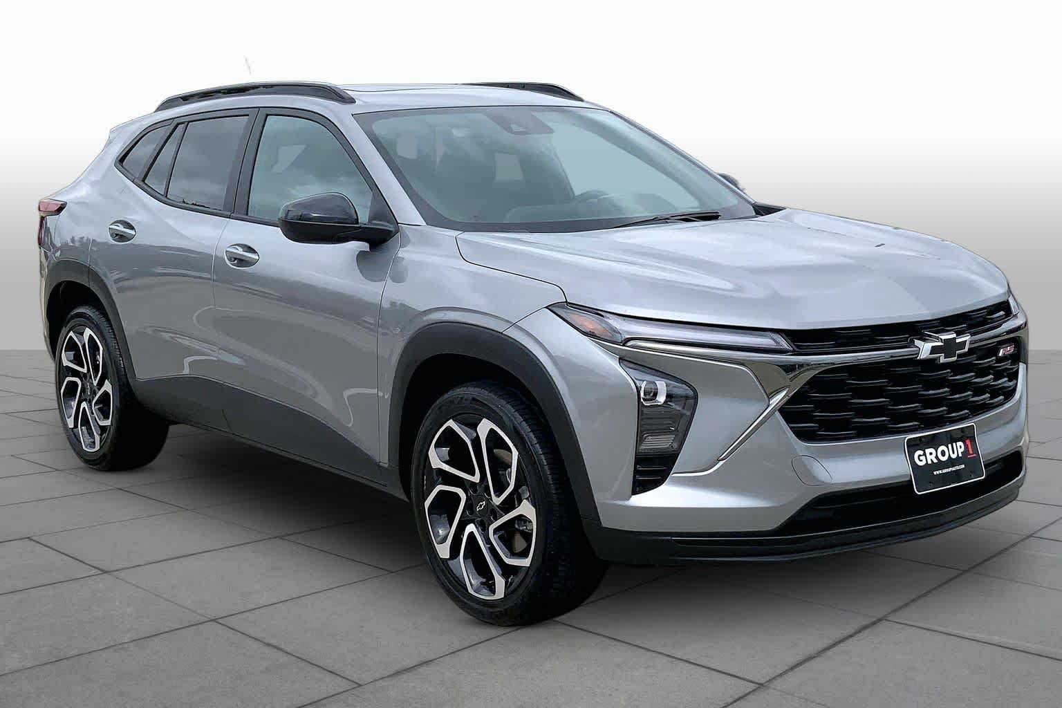 Certified 2025 Chevrolet Trax RS w/ Sunroof Package FWD image 3