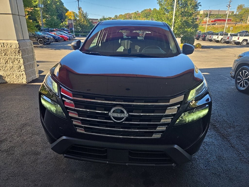 Used 2024 Nissan Rogue S FWD image 2