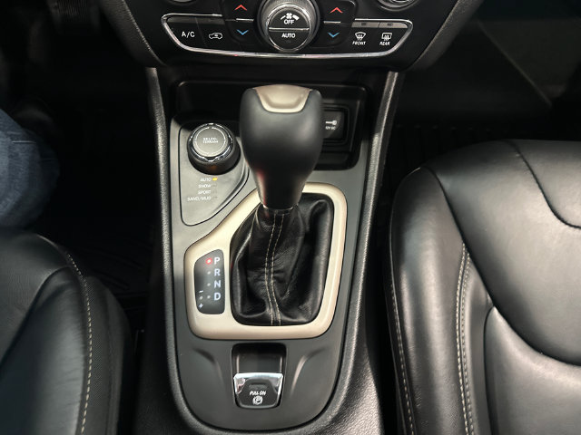 Used 2017 Jeep Cherokee Limited AWD/4WD image 20