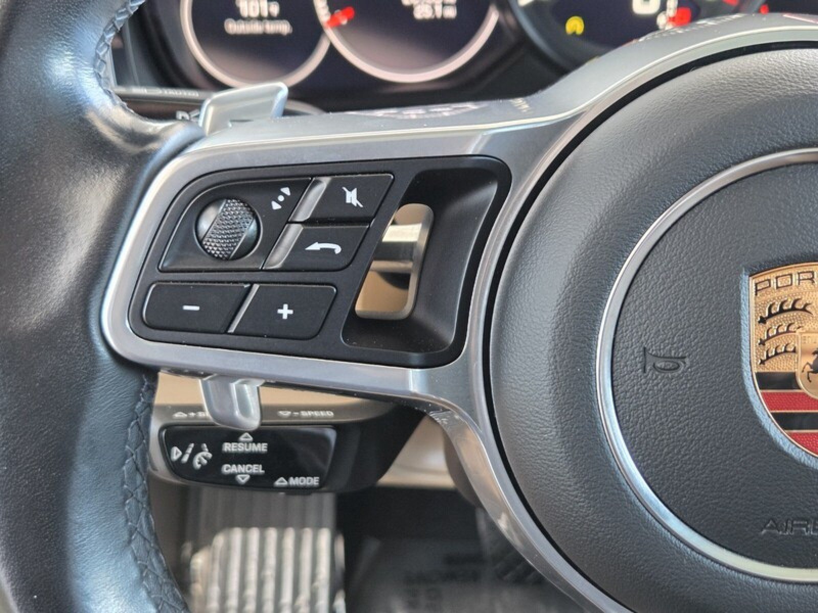 Used 2022 Porsche Cayenne Platinum Edition AWD/4WD image 26