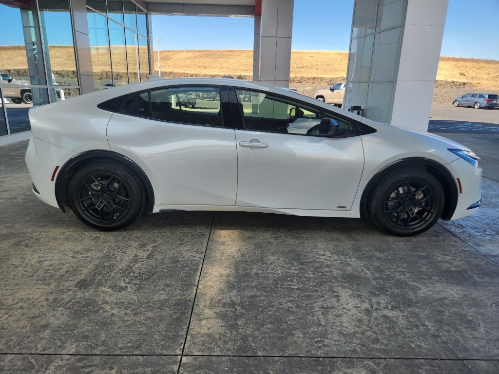 Used 2024 Toyota Prius XLE AWD/4WD image 12