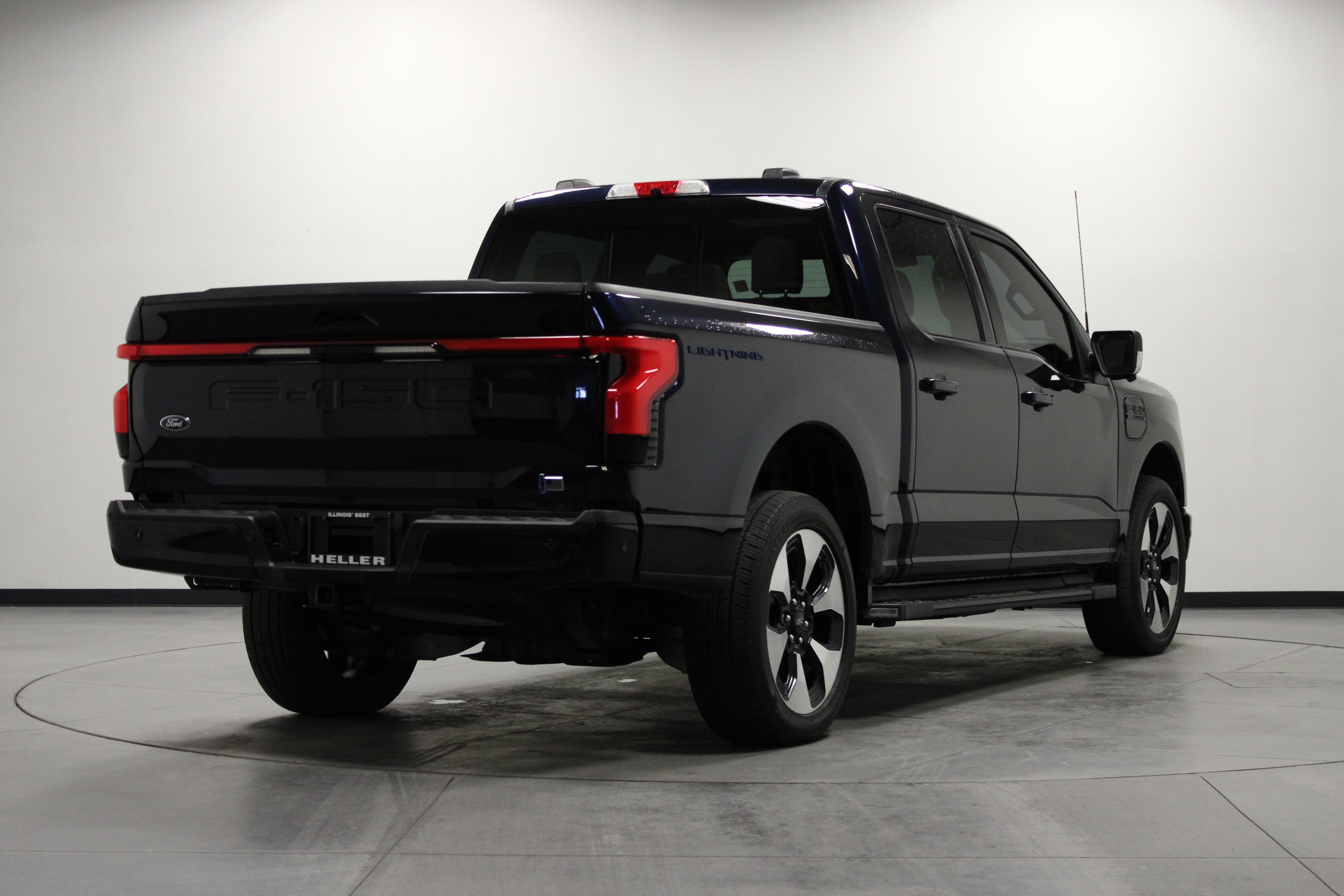 Used 2022 Ford F150 Lightning Platinum image 4