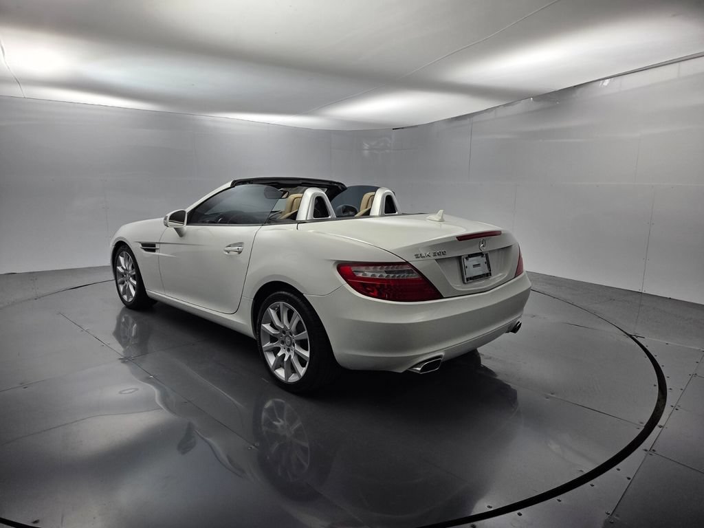 Used 2016 Mercedes-Benz SLK 300 image 9