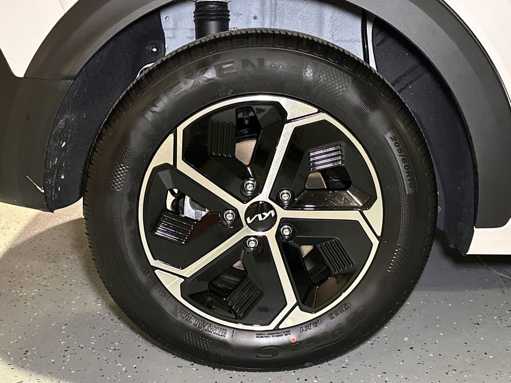 New 2026 Kia Niro LX image 6
