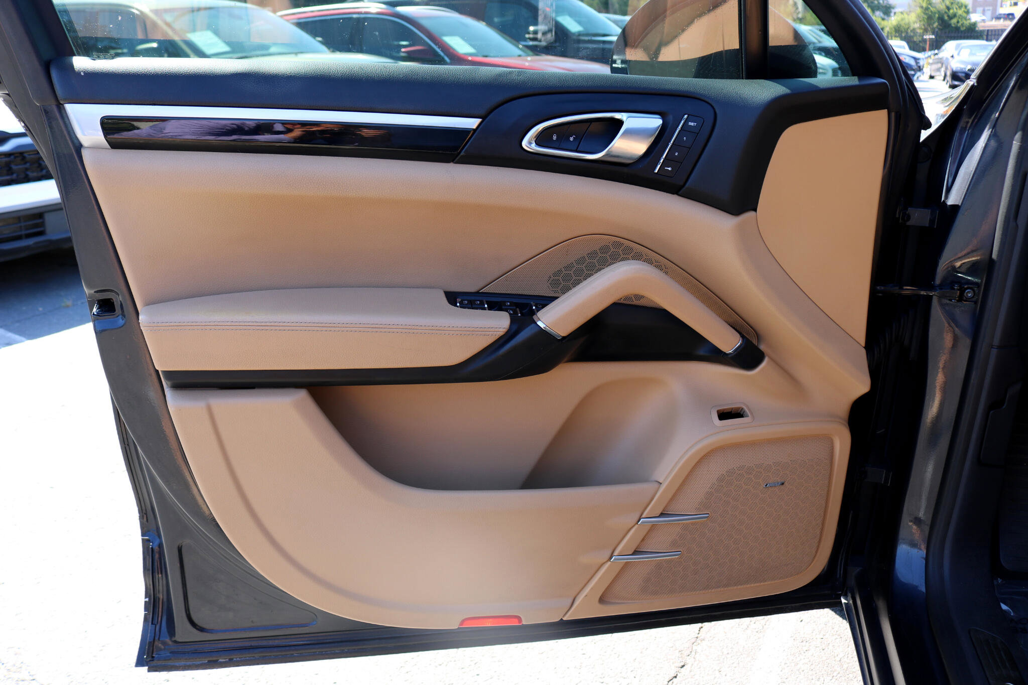 Used 2015 Porsche Cayenne S w/ Premium Package image 13