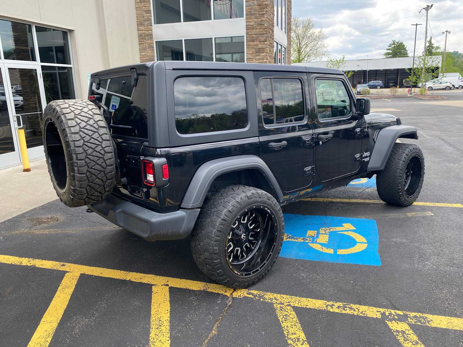 Used 2019 Jeep Wrangler Unlimited Sport S AWD/4WD image 4