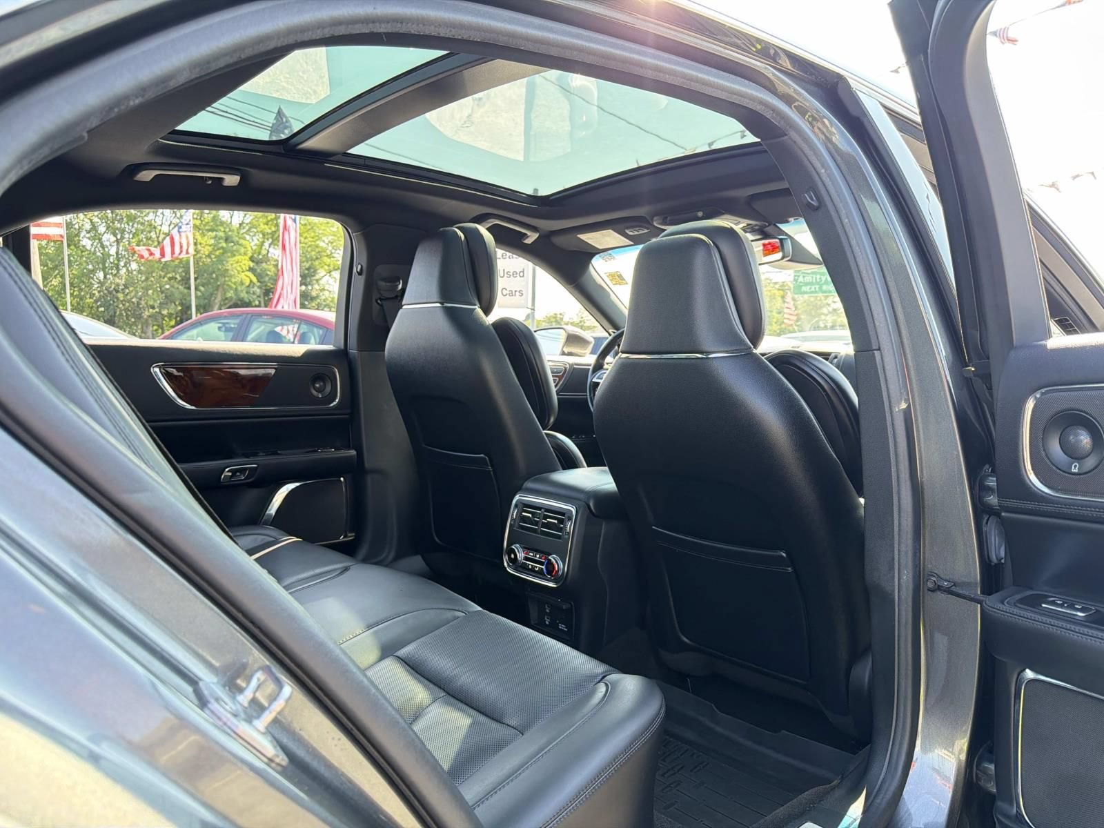 Used 2018 Lincoln Continental Reserve AWD/4WD image 18