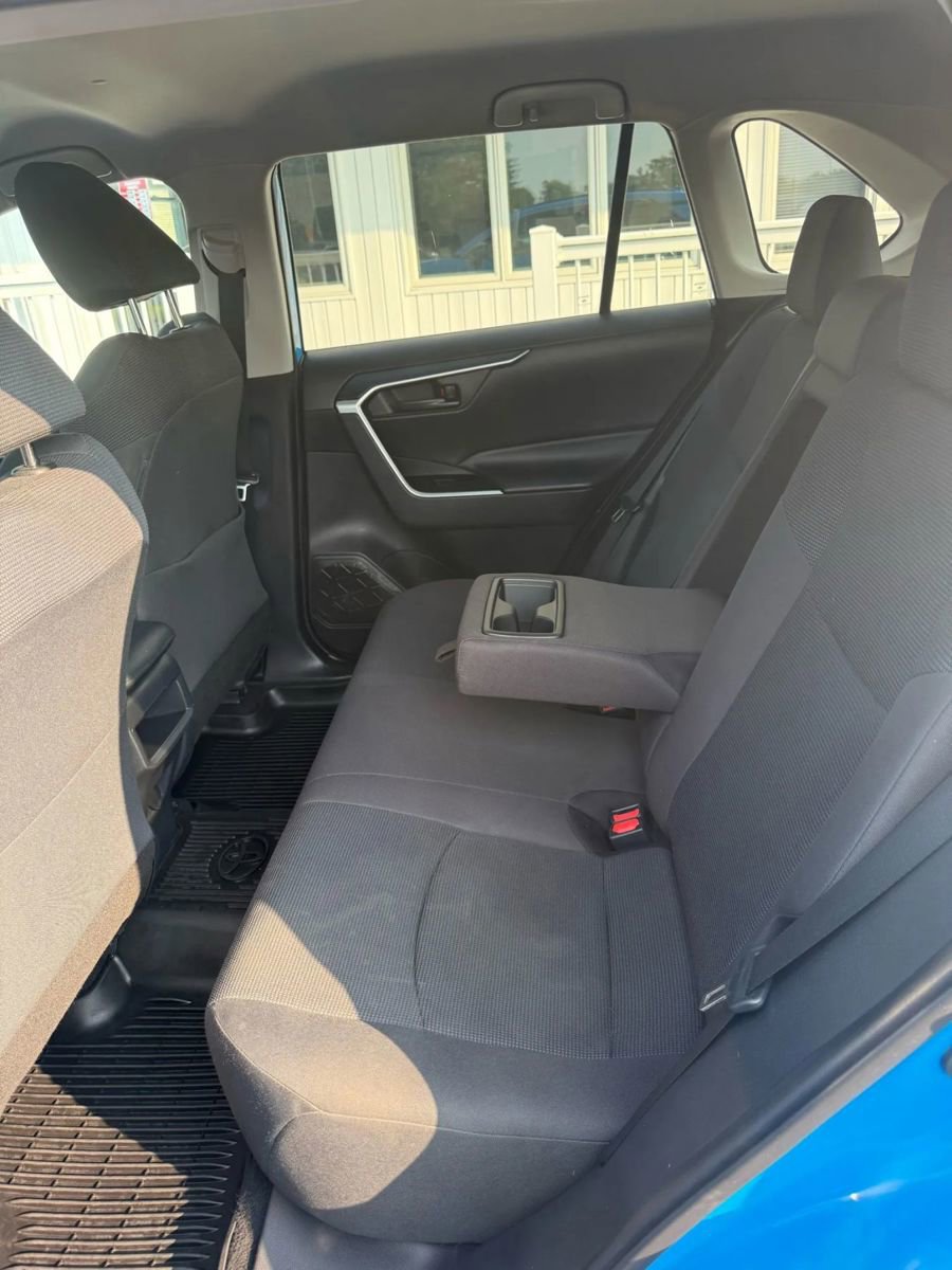 Used 2019 Toyota RAV4 LE w/ All Weather Liner Package image 28
