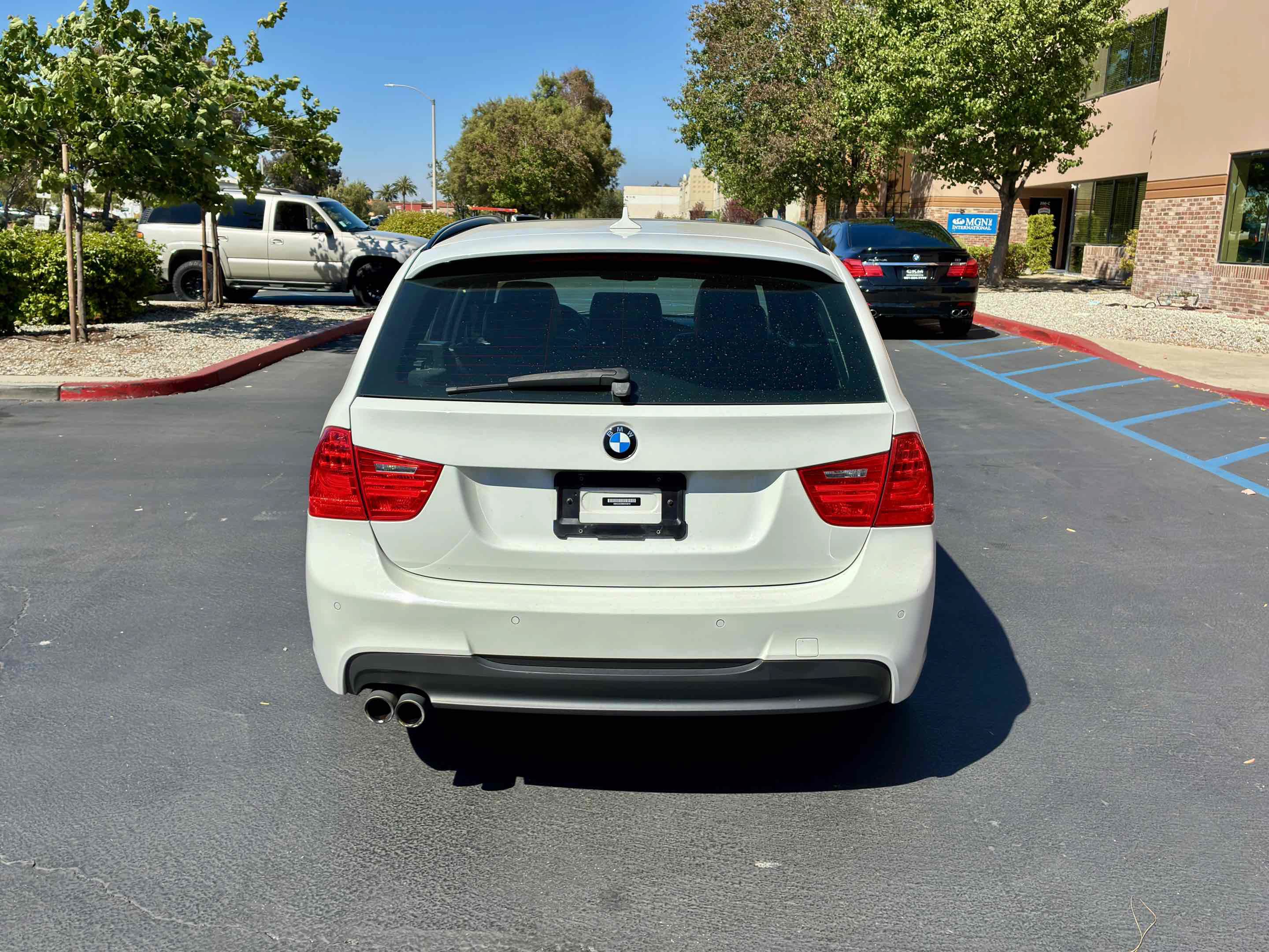 Used 2011 BMW 328i xDrive Wagon AWD/4WD image 9