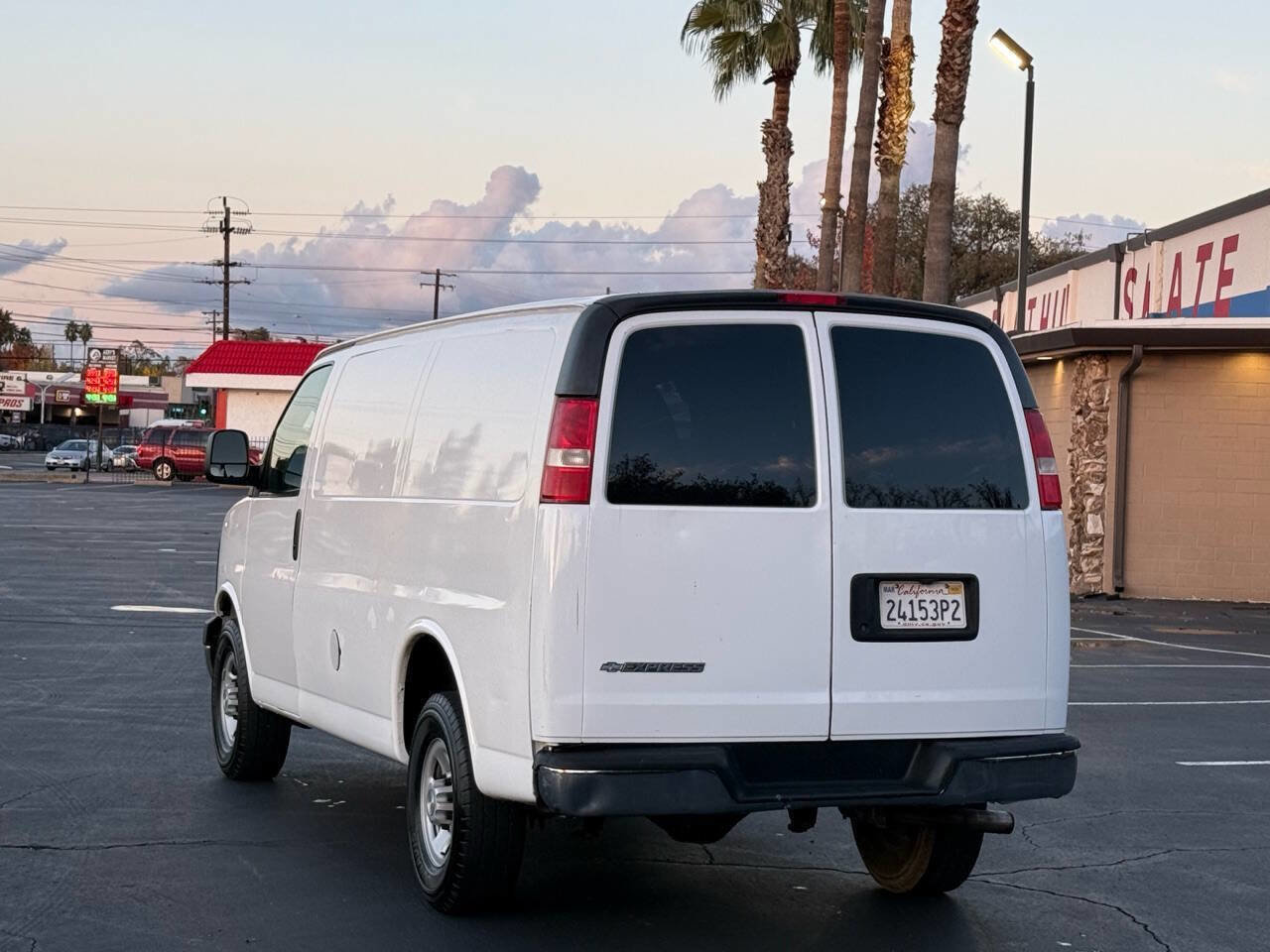 Used 2017 Chevrolet Express 2500 image 5