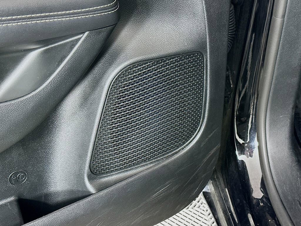 Used 2025 Chrysler Pacifica Limited FWD image 26